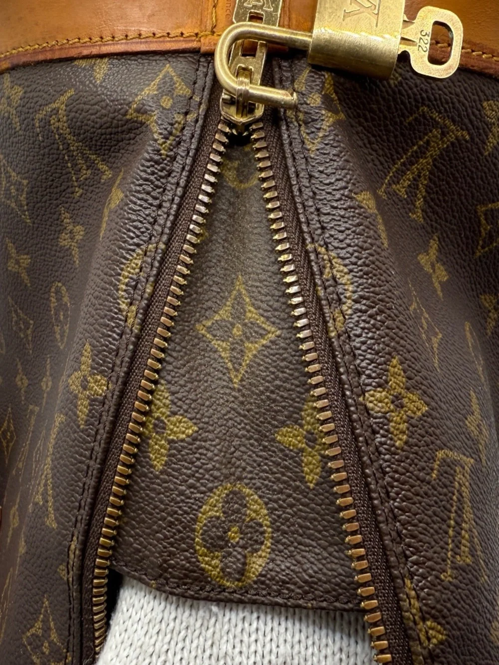 ECLECTIC LOUIS VUITTON MONOGRAM ALMA TOTE! - Picture 11 of 17